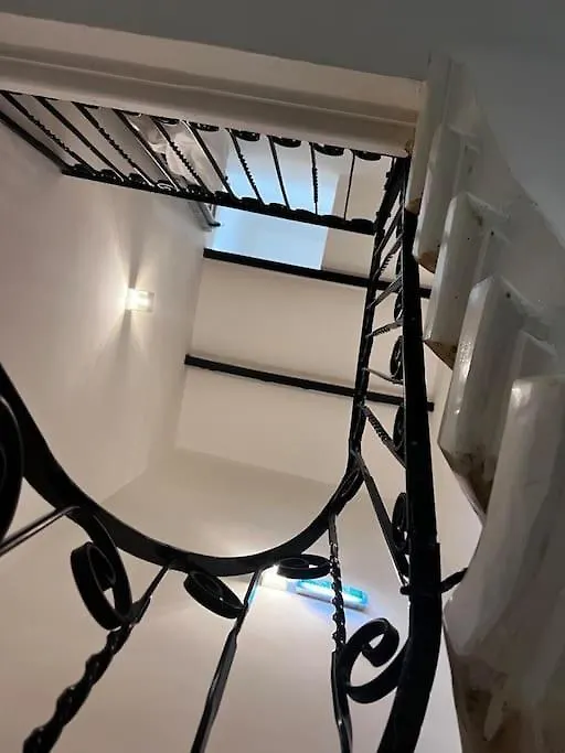펜션 Cospicua Dar Barbara - Duplex 1 Double Bed Maltese Style House 빌라